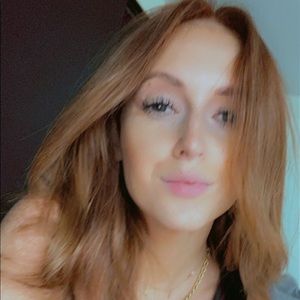 Meet your Posher, Leila